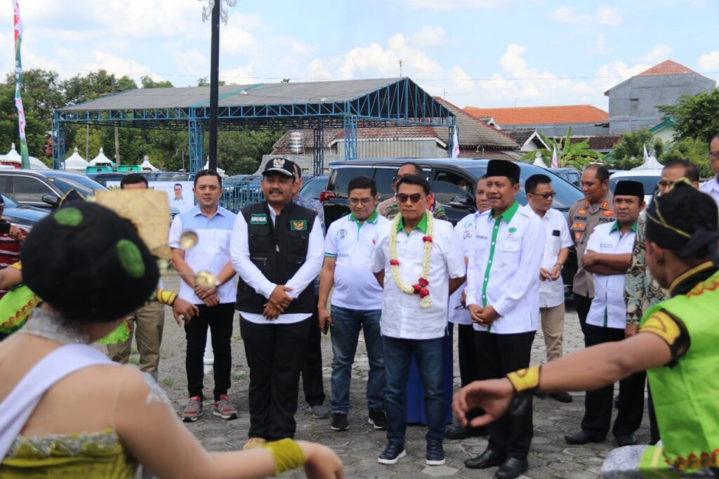 Gelar Pangan Murah dan Panen Raya Bersama Jendral TNI (Purn) DR.H. Moeldoko ,S.IP. di Kabupaten Ngawi
