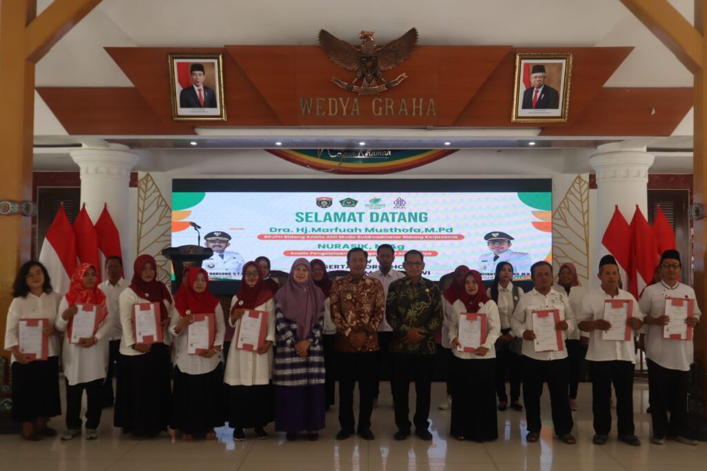 Workshop dan Penyerahan Sertifikat Halal Kepada Pelaku UMKM Kabupaten Ngawi