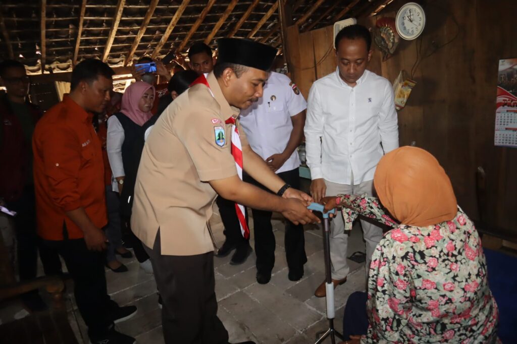Hari Kesetiakawanan Sosial Nasional 2023 (HKSN), digelar kegiatan penyaluran bantuan secara simbolis oleh Bupati Ngawi Ony Anwar Harsono