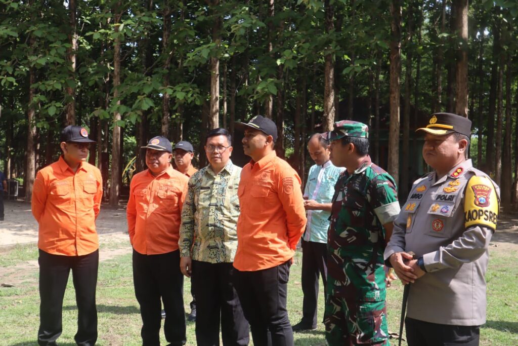 Apel gelar pasukan dan peralatan cek kesiapan antisipasi bencana di Kabupaten Ngawi.