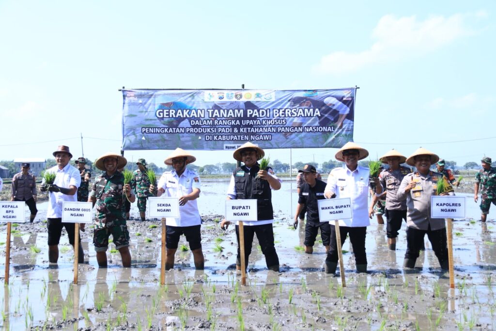 Gerakan Tanam Padi Bersama, di area persawahan Desa Klitik, Kecamatan Geneng