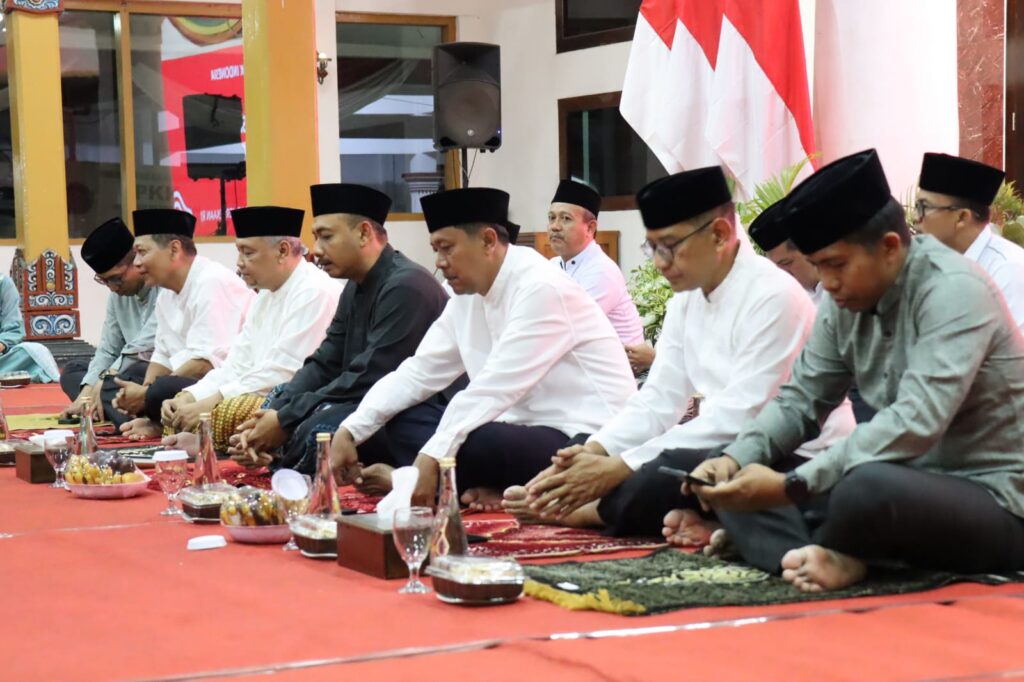 Malam tirakatan HUT RI Ke-79