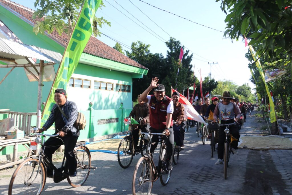 Pawai Sepeda Budaya Komunitas Sepeda Onthel (Onthelis) Meriahkan HUT RI ke 79